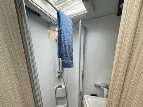Wohnmobil mieten Sun Living S70 Badezimmer