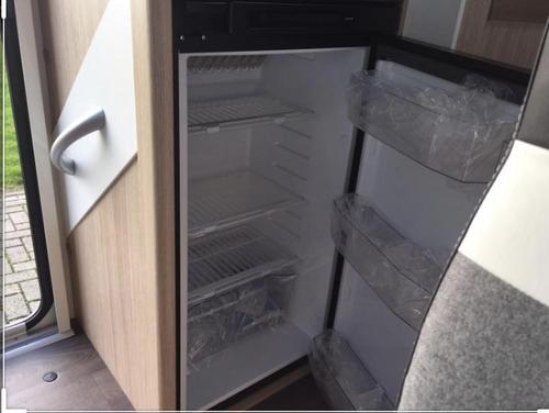 Wohnmobil mieten Sunlight T67S Kühlschrank geöffnet